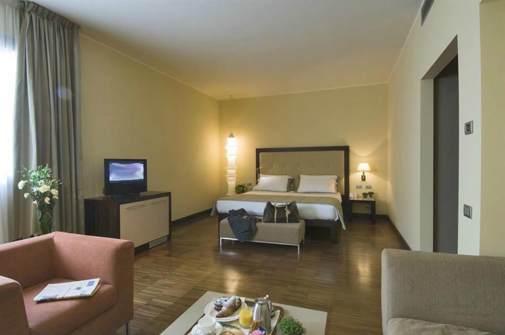 Hotel Cruise Montano Lucino Room photo